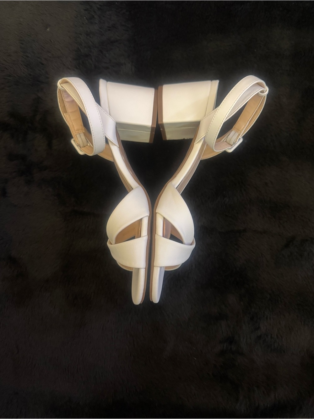 Le Chateau brand new White Crisscross Ankle-Strap chunky heel Sandals